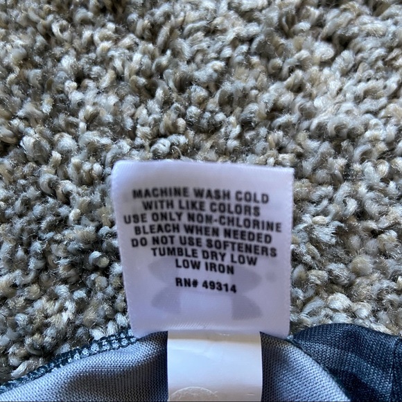 University of Chicago Men’s Under Armour Tshirt - Picture 3 of 10